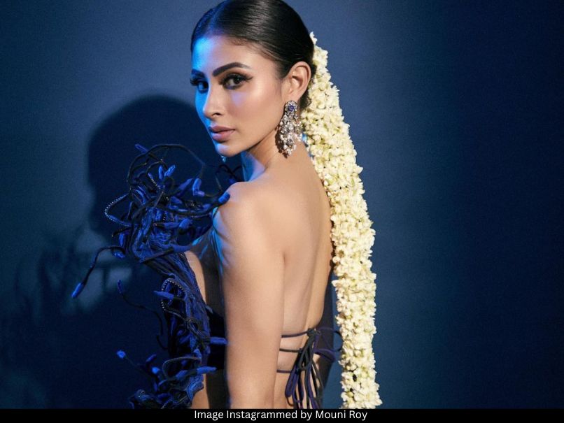 Mouni Roy 