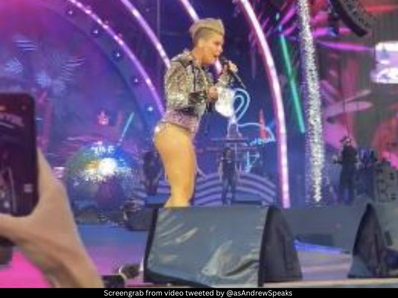 Singer Pink 