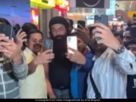 Bobby Deol airport 