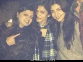 Anushka Sharma and Sakshi Dhoni 