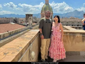 Dhoni and Sakshi 