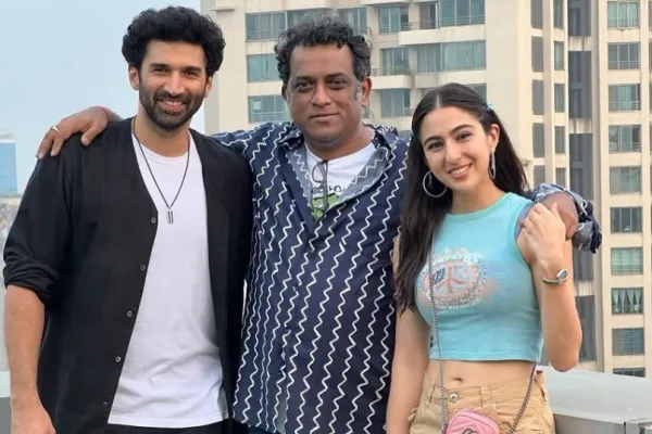 Sara Ali Khan and Aditya Roy Kapur 