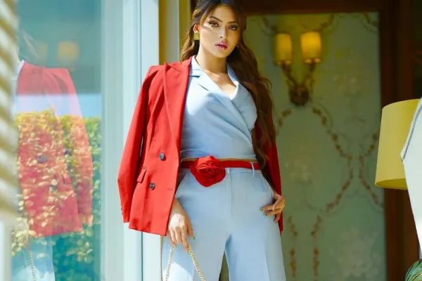 Urvashi Rautela
