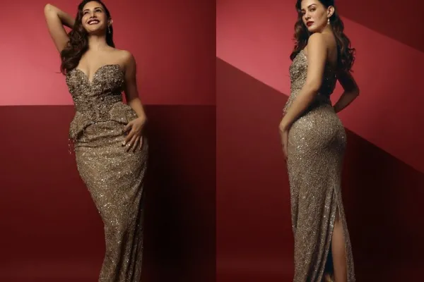  Amyra Dastur